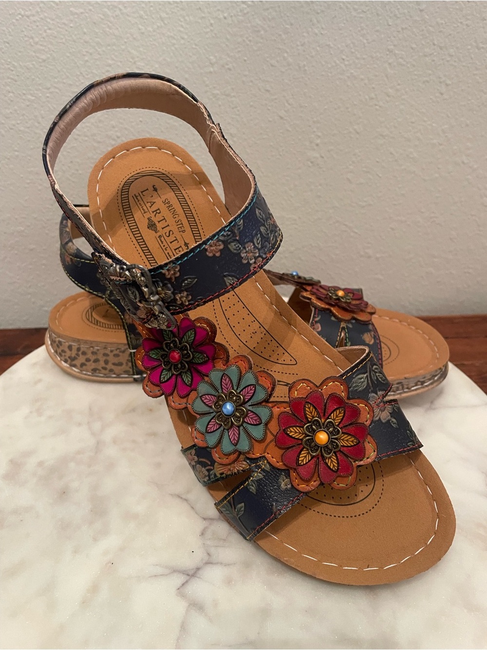 L'ATISTE Spring Step Navy Floral Leather Sandals Multicolor  NWOT